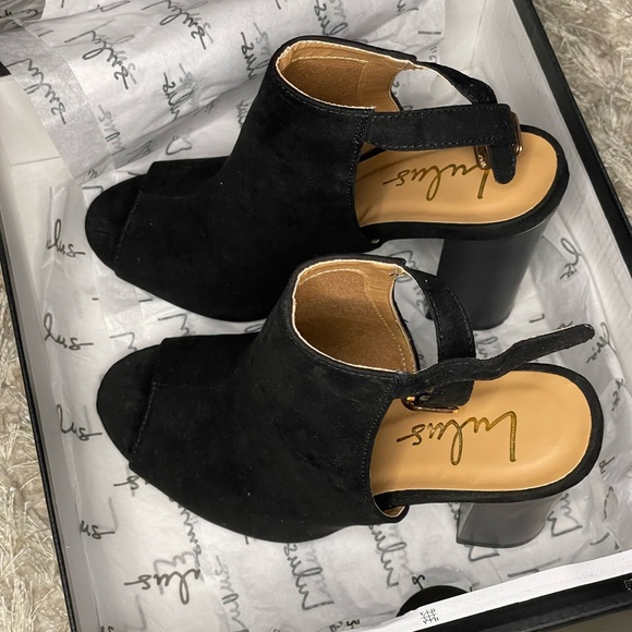 Lulu’s Open Toe Block Heel Booties - Picture 3 of 10